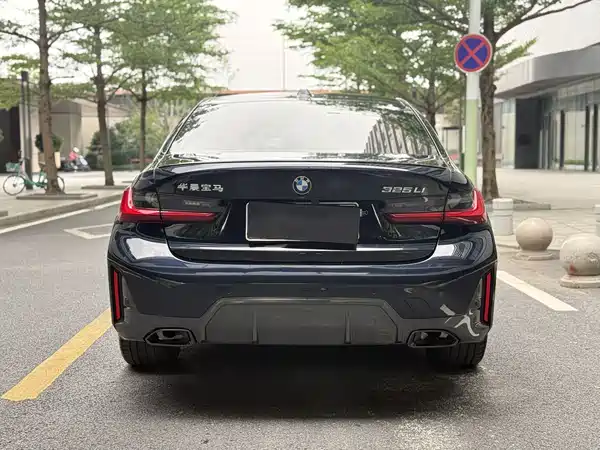 BMW 3 Series 2024, фото 6