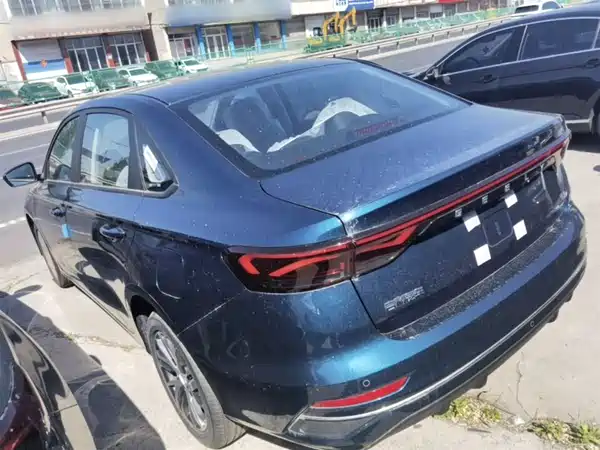 Geely Emgrand 2025, фото 4
