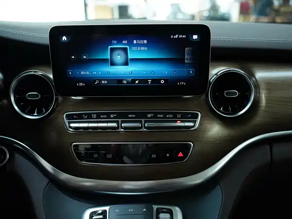 Mercedes-Benz V-Class 2022, фото 8