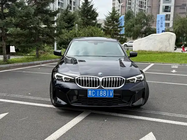 BMW 3 Series 2023, фото 2