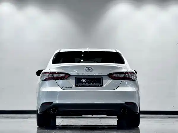 Toyota Camry 2022, фото 4