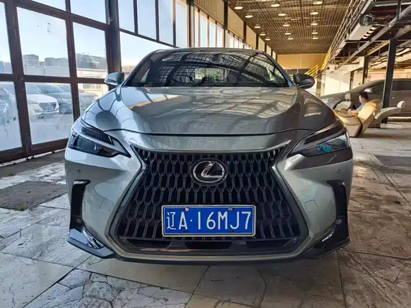 Lexus NX 2024