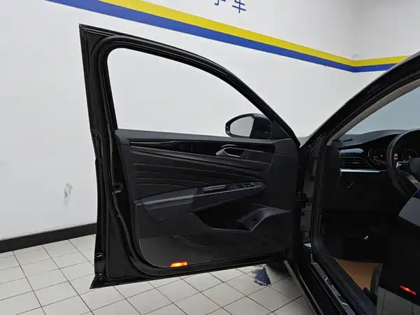Volkswagen Passat 2023, фото 7