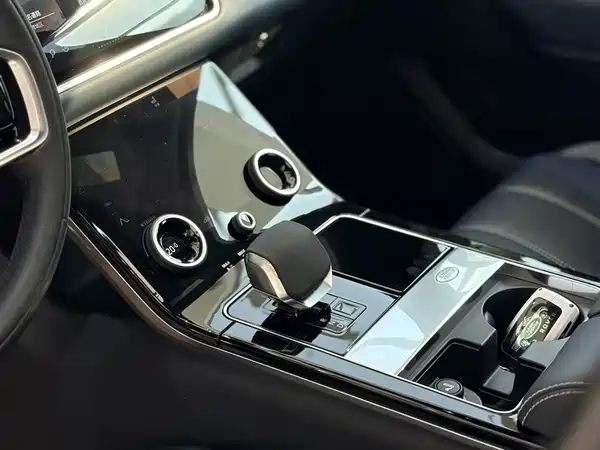 Land Rover Range Rover Velar 2023, фото 9