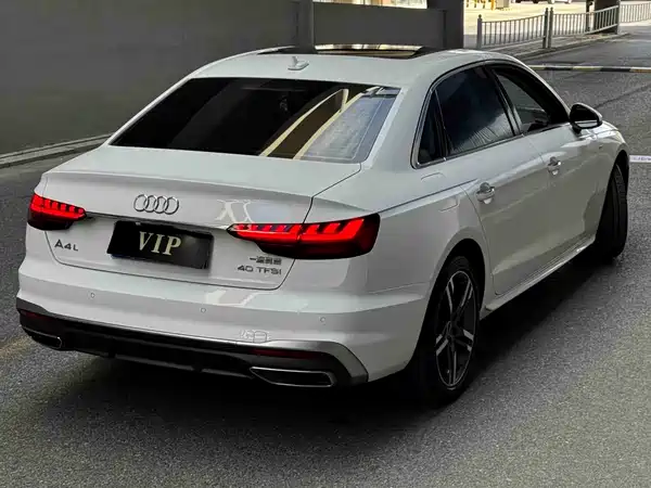 Audi A4L 2020, фото 4