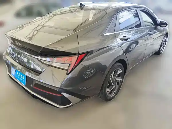 Hyundai Elantra 2023, фото 2