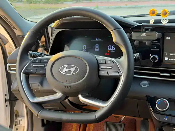 Hyundai Elantra 2023, фото 13