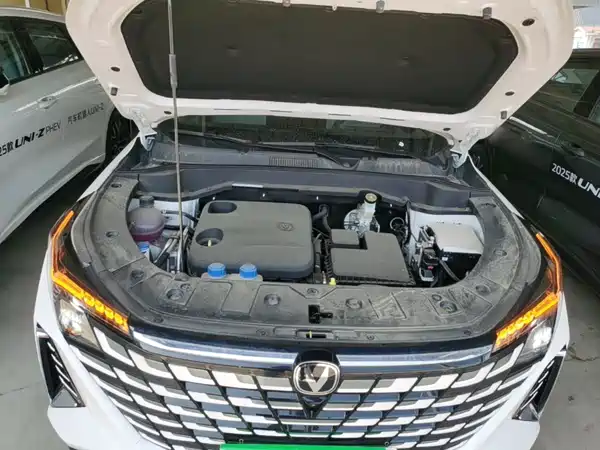 Changan UNI-Z PHEV 2025, фото 19