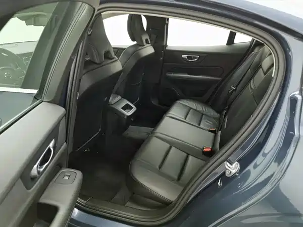 Volvo S60 2023, фото 15