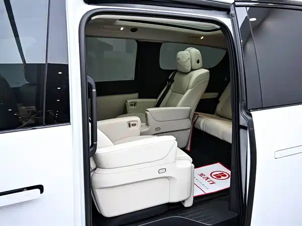 Li Auto MEGA 2025, фото 14
