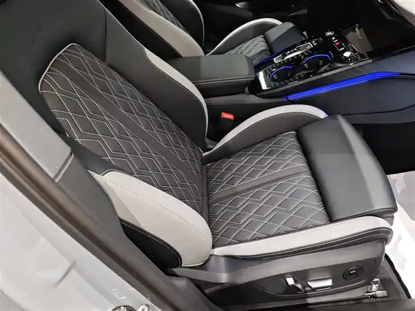 Audi A5L 2025, фото 20