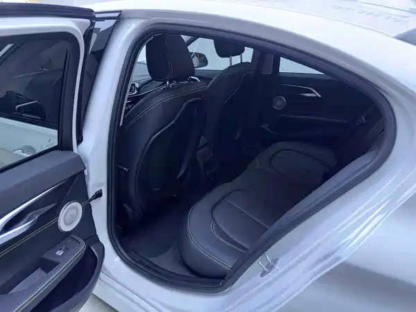 BMW 1 Series 2023, фото 10
