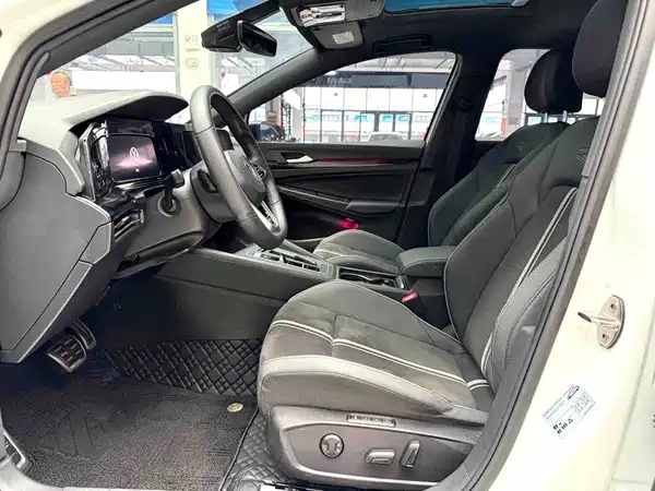 Volkswagen Golf 2023, фото 5