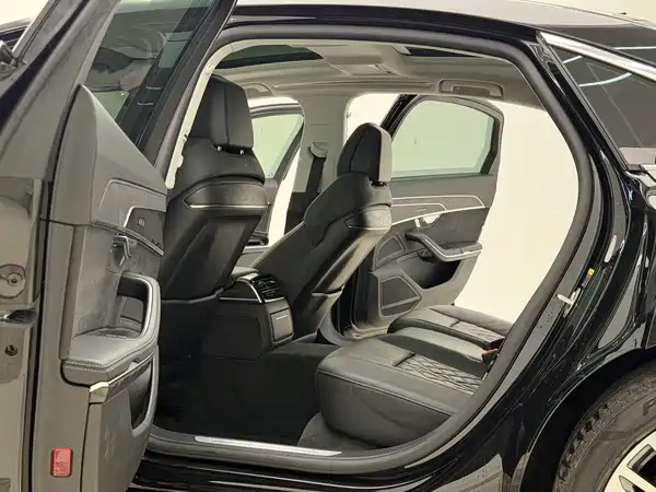 Audi A8 2023, фото 28
