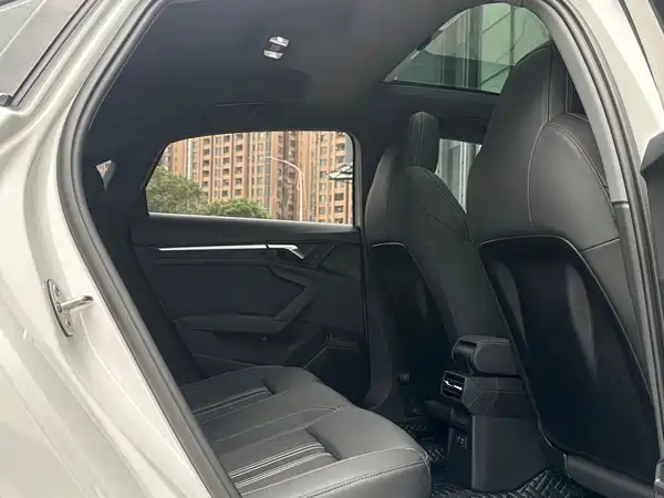 Audi A3 2024, фото 13