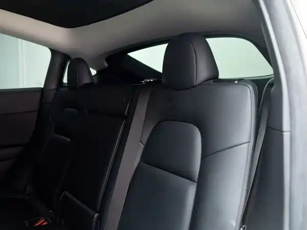 Tesla Model Y 2022, фото 15