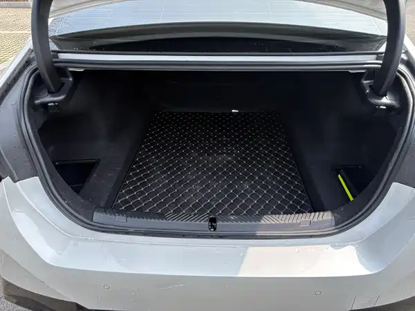 BMW 5 Series 2025, фото 13