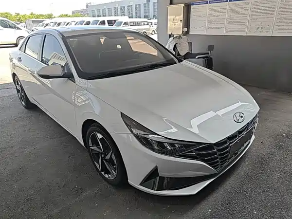Hyundai Elantra 2022, фото 3