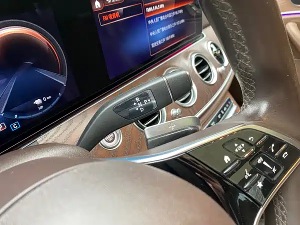 Mercedes-Benz E-Class PHEV 2022, фото 11