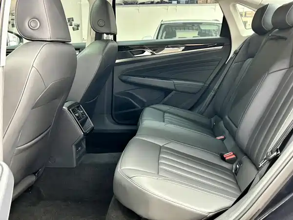 Volkswagen Passat 2022, фото 11