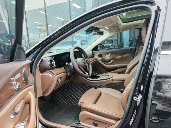 Mercedes-Benz E-Class 2023, фото 4