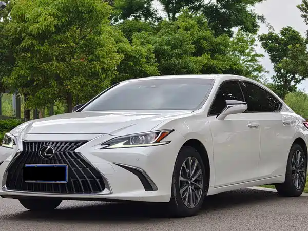 Lexus ES 2022