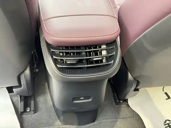 NIO ET5T 2024, фото 16