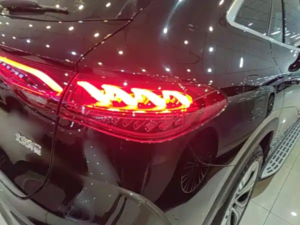 Mercedes-Benz EQE SUV 2024, фото 8