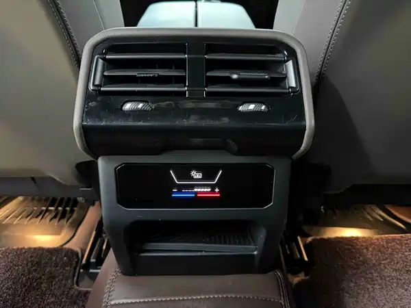 BMW 5 Series 2024, фото 17