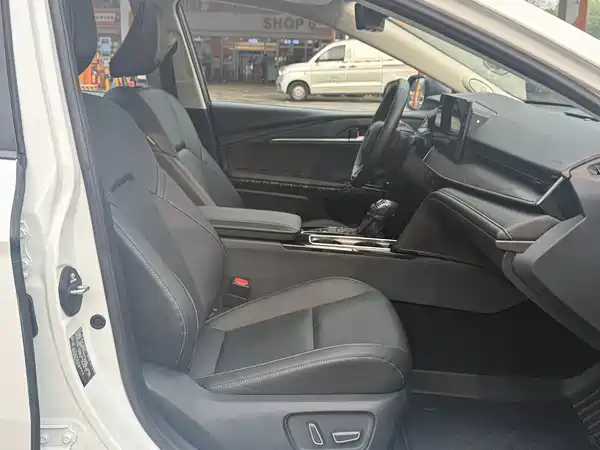 Toyota Camry 2024, фото 14