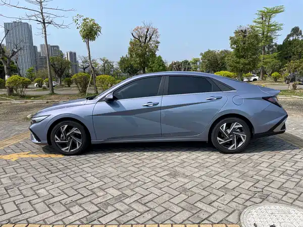Hyundai Elantra 2023, фото 4
