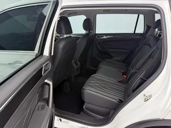 Volkswagen Tiguan L 2023, фото 15