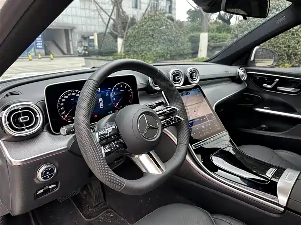 Mercedes-Benz C-Class 2025, фото 7