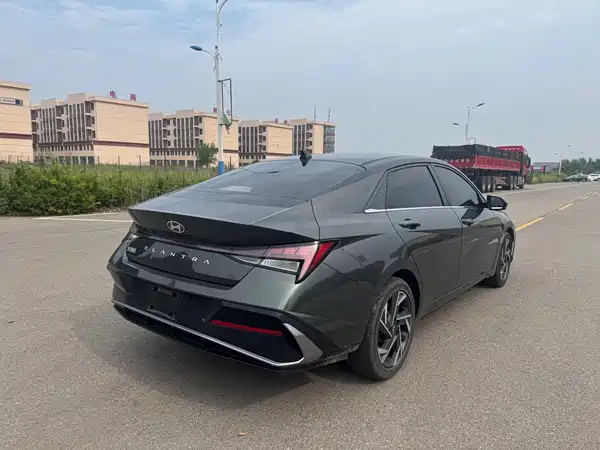 Hyundai Elantra 2023, фото 12