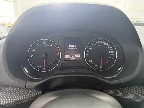 Audi Q2L 2022, фото 20