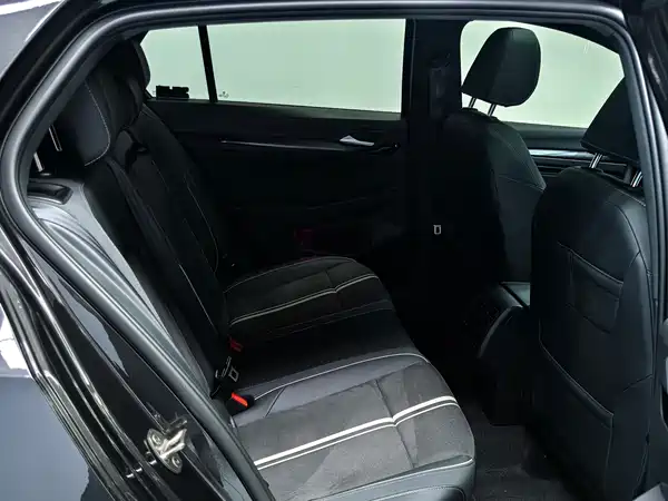 Volkswagen Golf 2023, фото 24