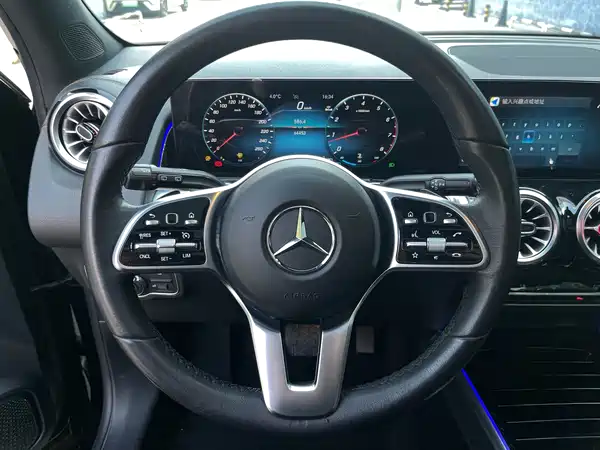 Mercedes-Benz GLB 2023, фото 15