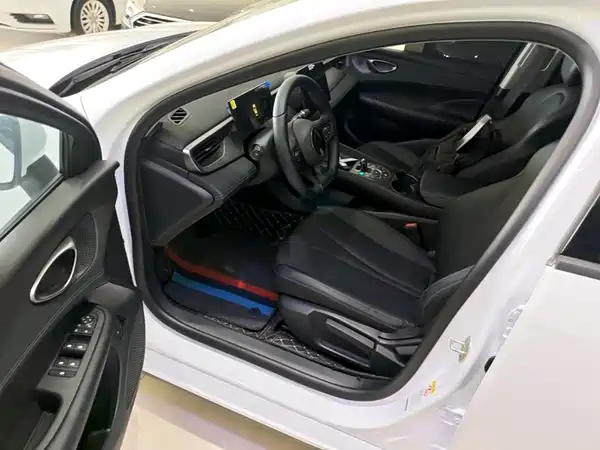 BYD Seal 05 DM-i 2025, фото 16