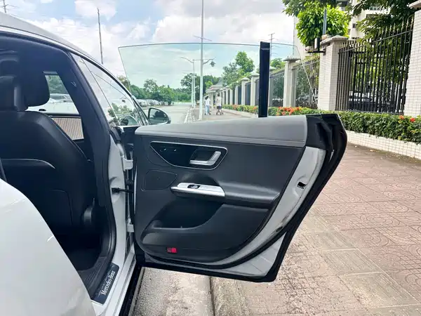 Mercedes-Benz EQE 2022, фото 16
