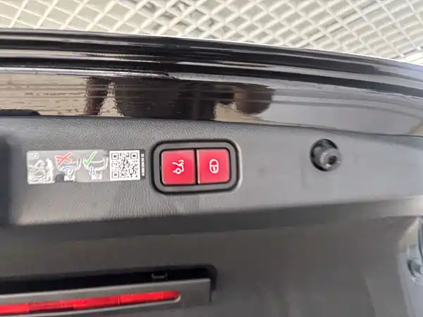 Mercedes-Benz E-Class 2026, фото 28