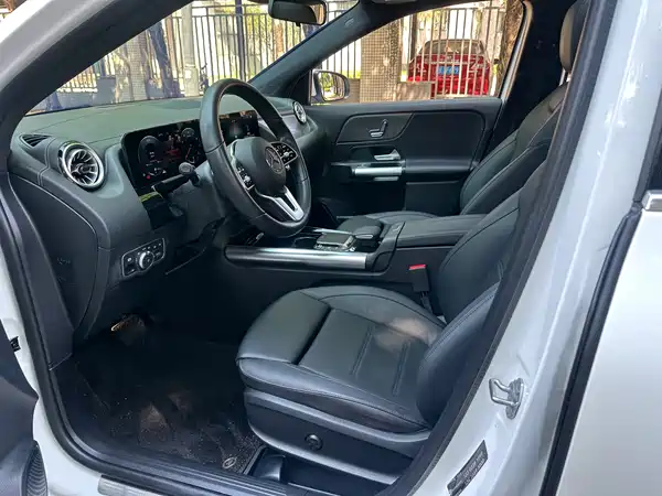 Mercedes-Benz GLA 2023, фото 8