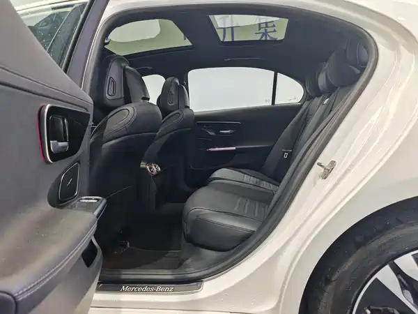 Mercedes-Benz C-Class PHEV 2024, фото 12