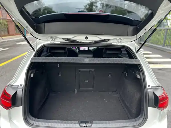 Volkswagen Golf 2023, фото 22