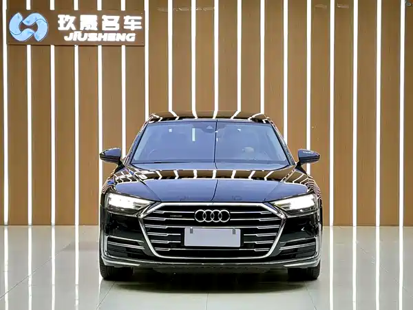 Audi A8 2022, фото 2