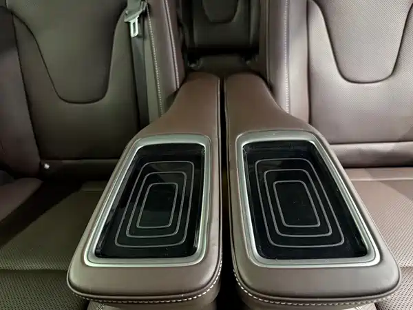 Mercedes-Benz V-Class 2022, фото 12