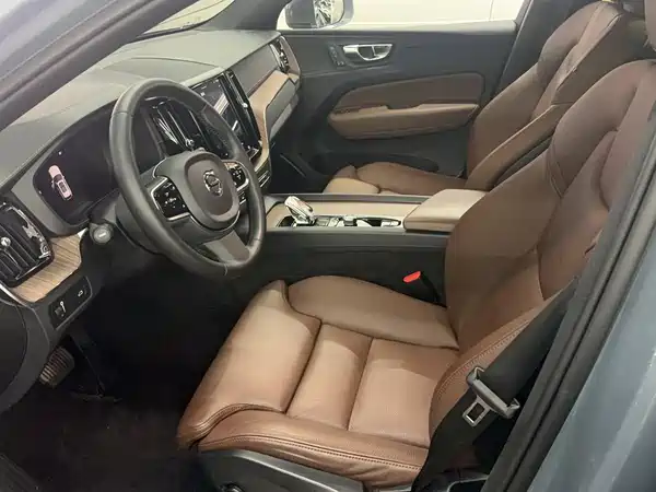 Volvo XC60 2022, фото 5