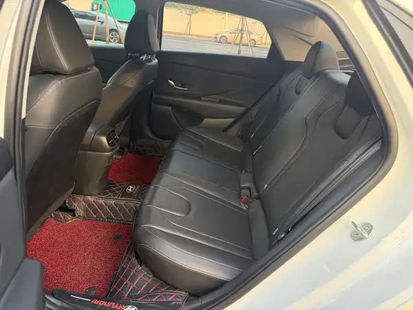 Hyundai Elantra 2023, фото 9