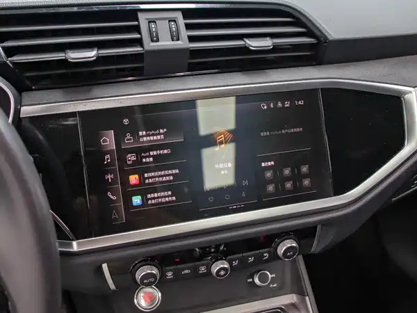 Audi Q3 2022, фото 8
