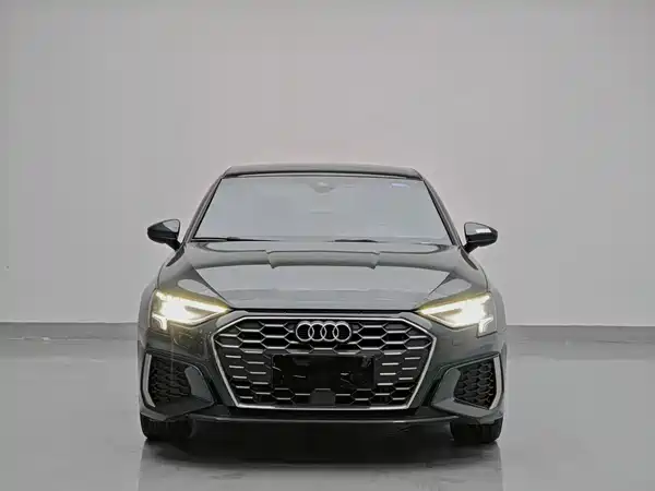 Audi A3 2023, фото 2
