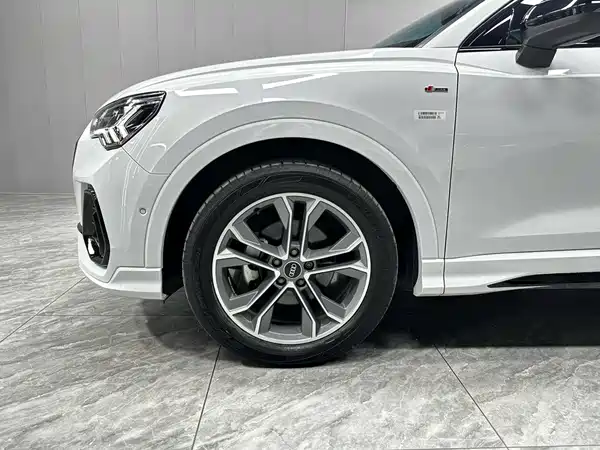 Audi Q3 2023, фото 8